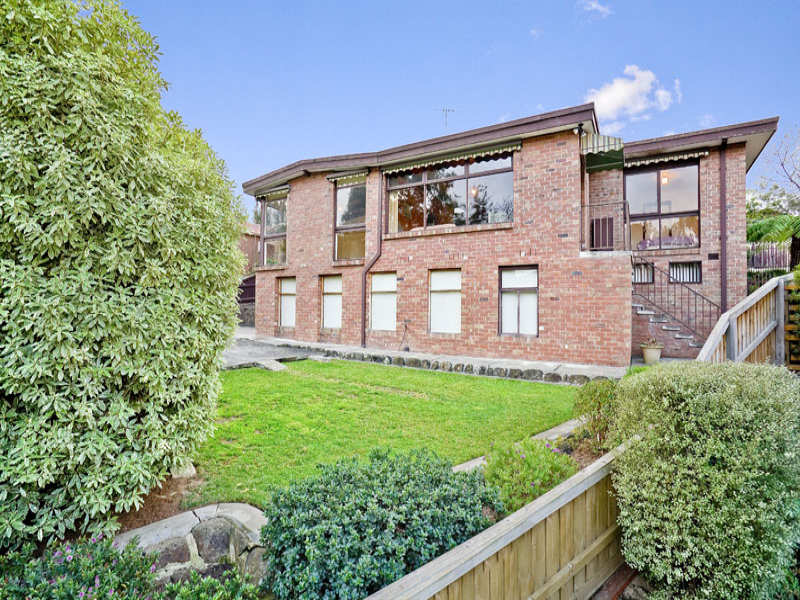 8 Plenty River Drive, Greensborough, VIC 3088