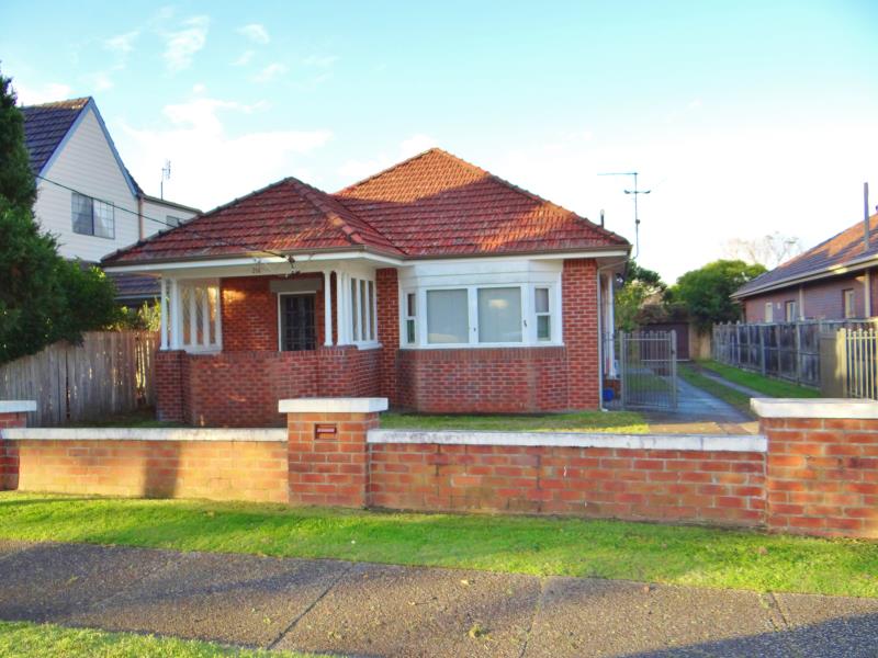 216 Parkway Avenue, Hamilton South, NSW 2303