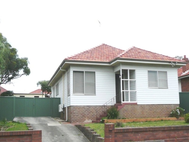 9 Warburton Street, Chifley, NSW 2036