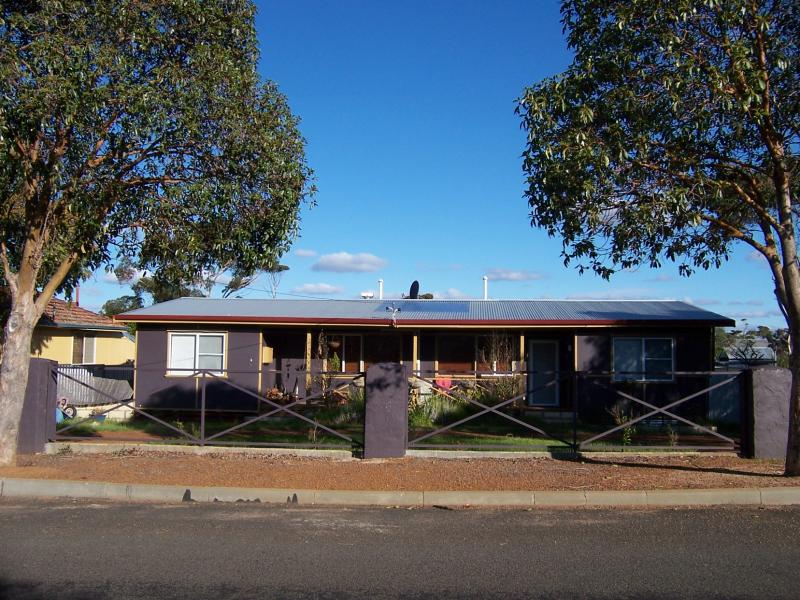 13 Taylor Street, Dumbleyung, WA 6350