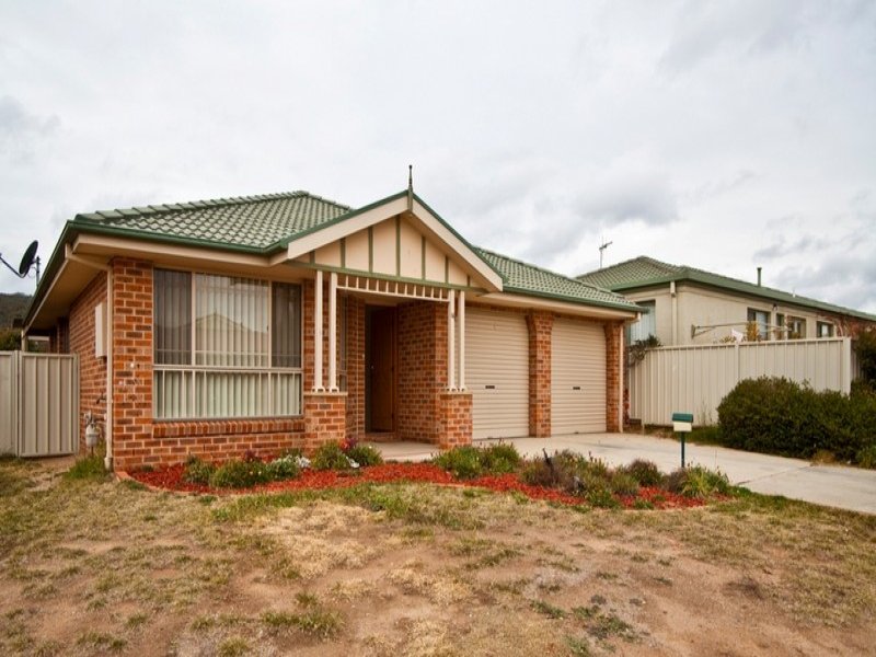 16 Thomas Royal Gardens, Queanbeyan, NSW 2620 Property Details
