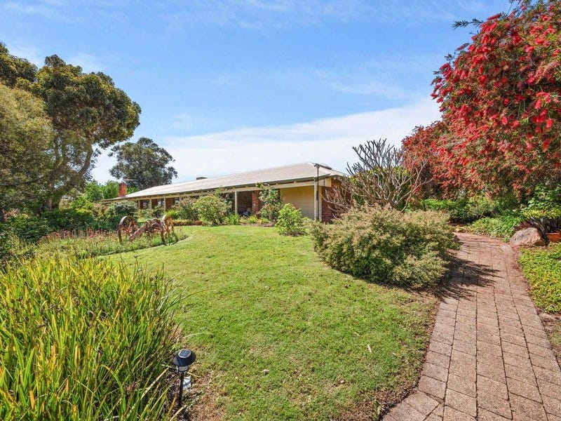 2 Livingstone Drive, Canning Vale, WA 6155