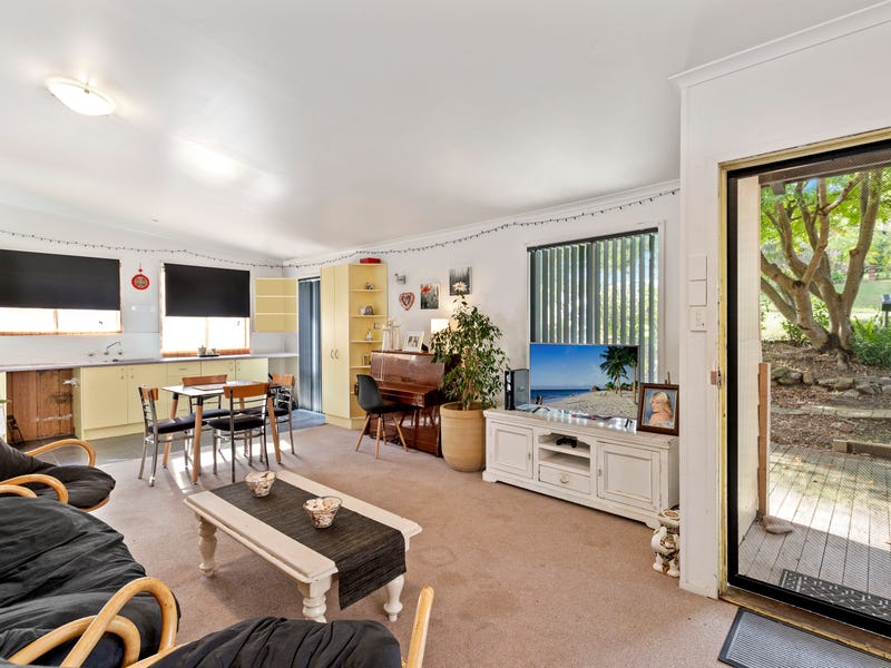 22 Pleasurelea Drive, Sunshine Bay, NSW 2536