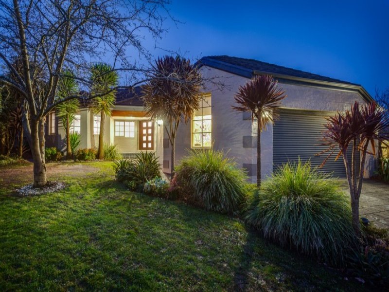 32 Howell Drive, Berwick, Vic 3806 Property Details