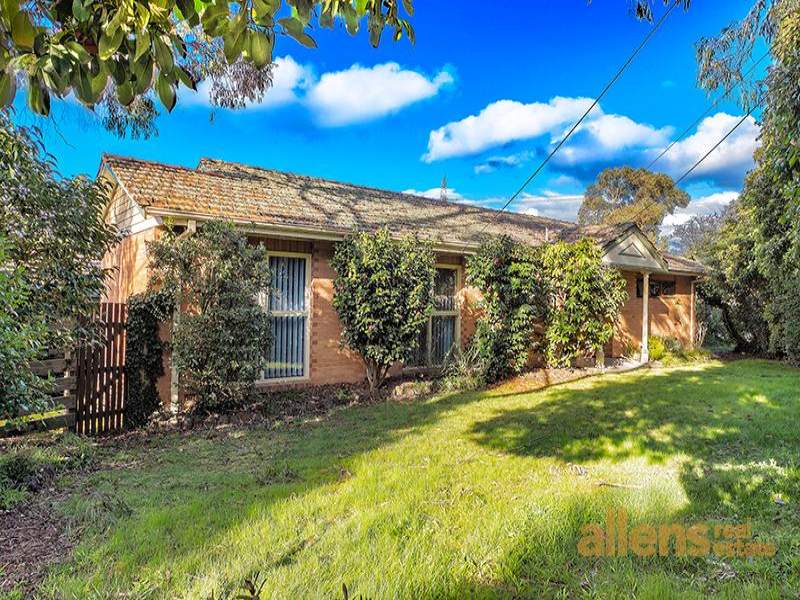 15 Warnes Road, Mitcham, Vic 3132 Property Details