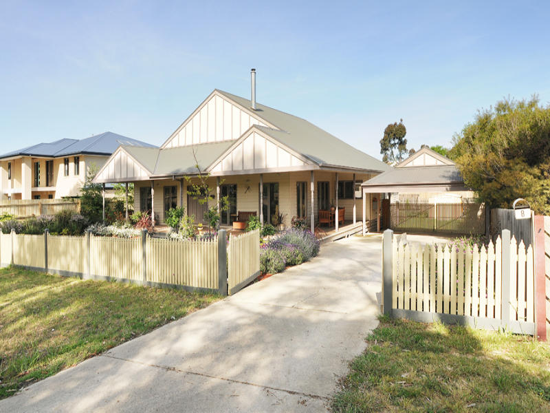 8 Steels Creek Road, Yarra Glen, VIC 3775