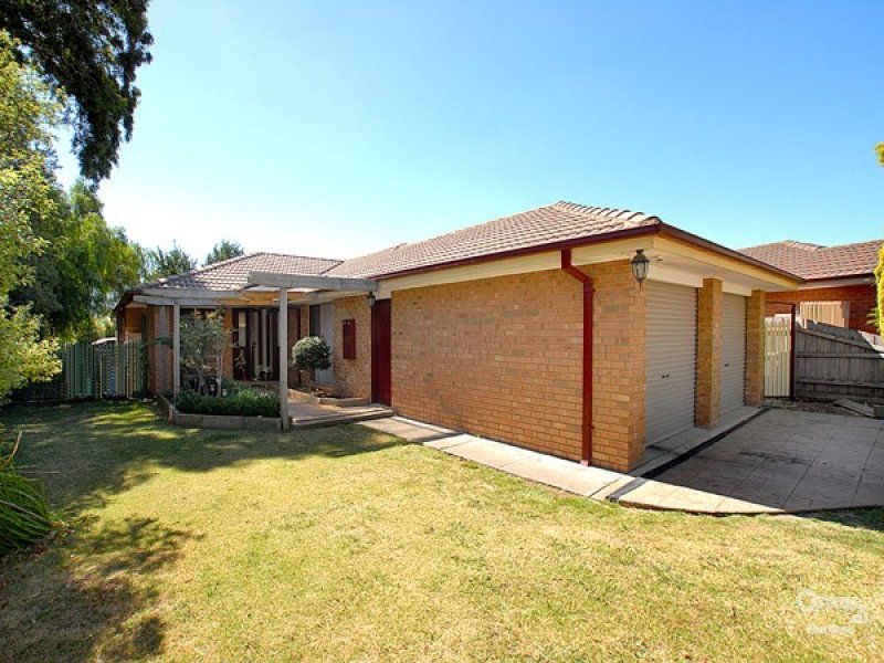 4 Hall Court, Berwick, Vic 3806 - Property Details