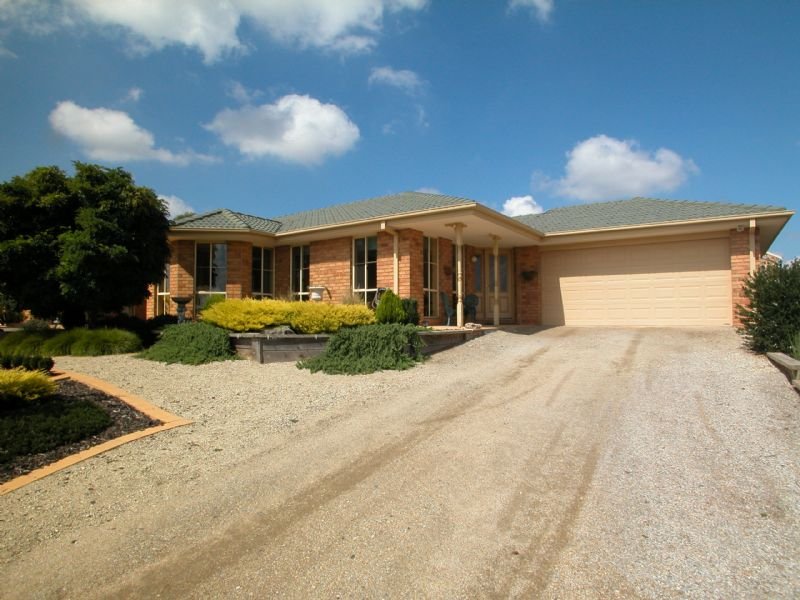 51 Fairway Drive, Drouin, VIC 3818