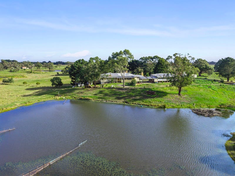 100 M Quigleys Lane, Beremboke, VIC 3342