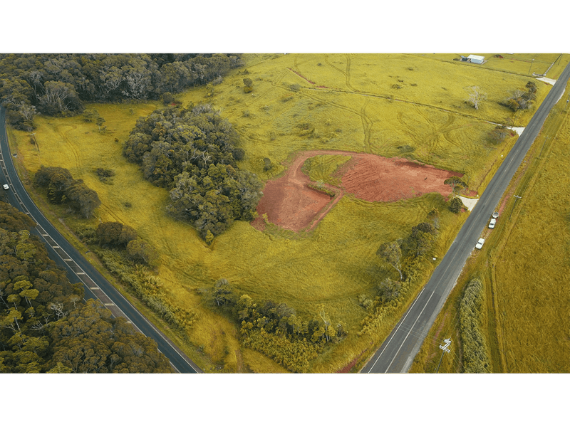 13-lakes-drive-lake-eacham-qld-4884-realestate-au