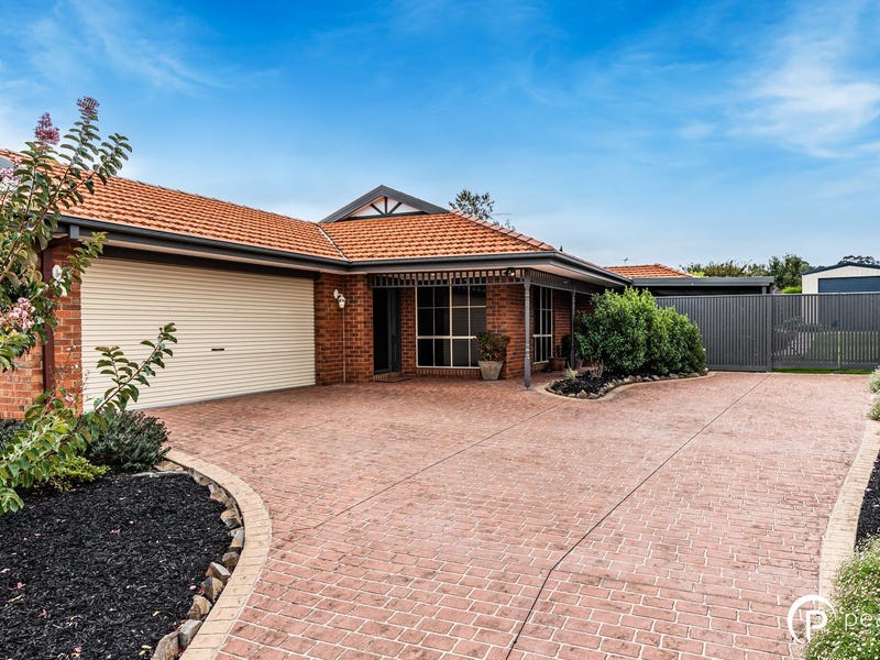16 Carlisle Drive, Beaconsfield, VIC 3807