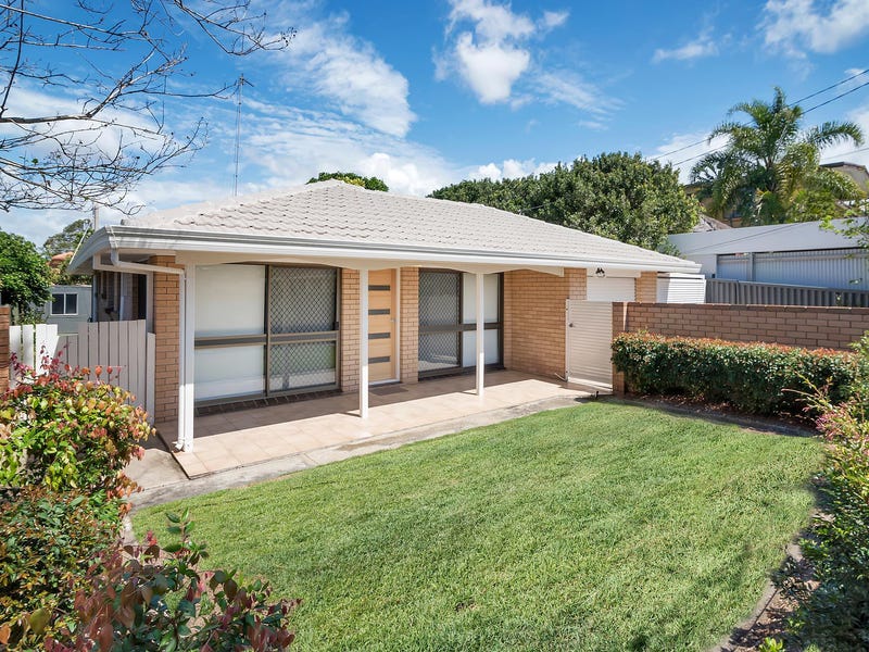 16 Plover Avenue, Paradise Point, QLD 4216