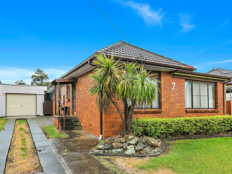 7 Hoskins Avenue, Warrawong, NSW 2502