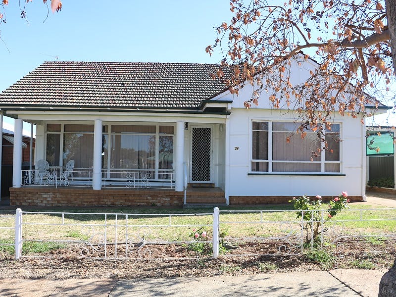 28 Armstrong Street, Parkes, NSW 2870