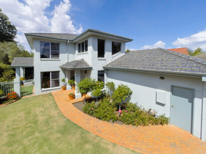 10 Alfred Street N, Lake Wendouree, VIC 3350