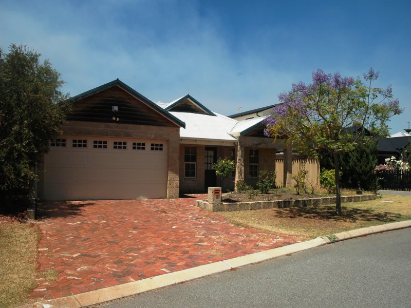 35 Courtland Crescent, Redcliffe, WA 6104 Property Details