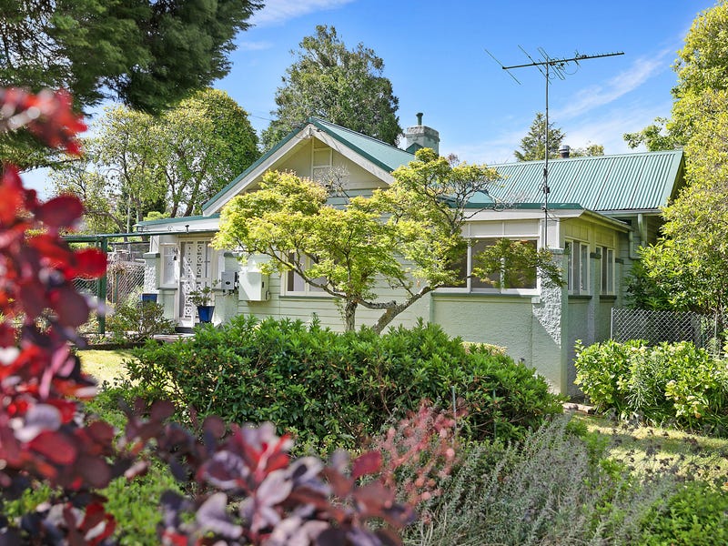 106 Valley Road, Wentworth Falls, NSW 2782