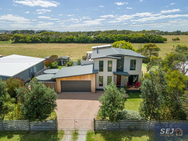 9 Ash Avenue, Sandy Point, VIC 3959
