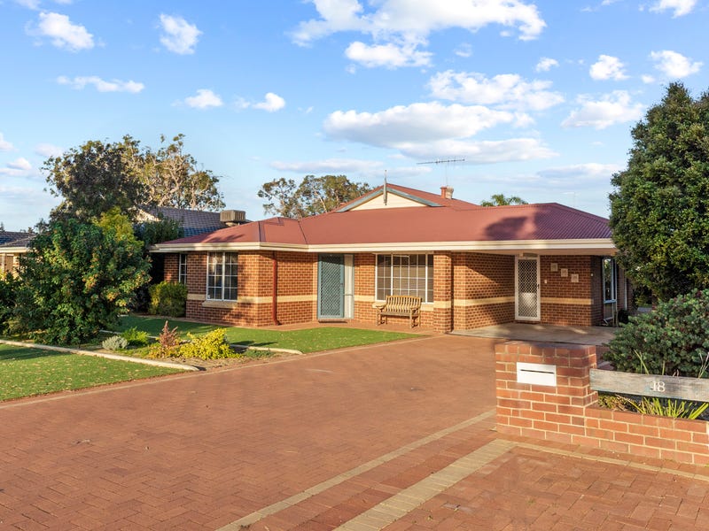 18 Oakleigh Drive, Erskine, WA 6210 Property Details