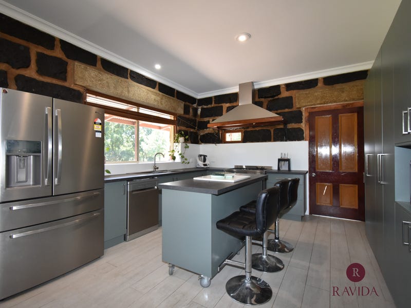 48 Dingle Road, Beechworth, Vic 3747 House for Sale