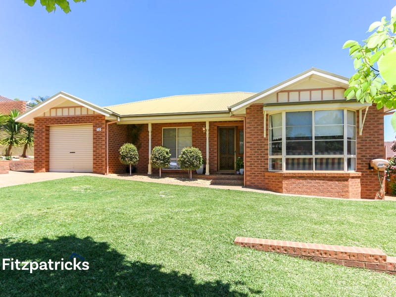 52 Brooklyn Drive, Bourkelands, NSW 2650
