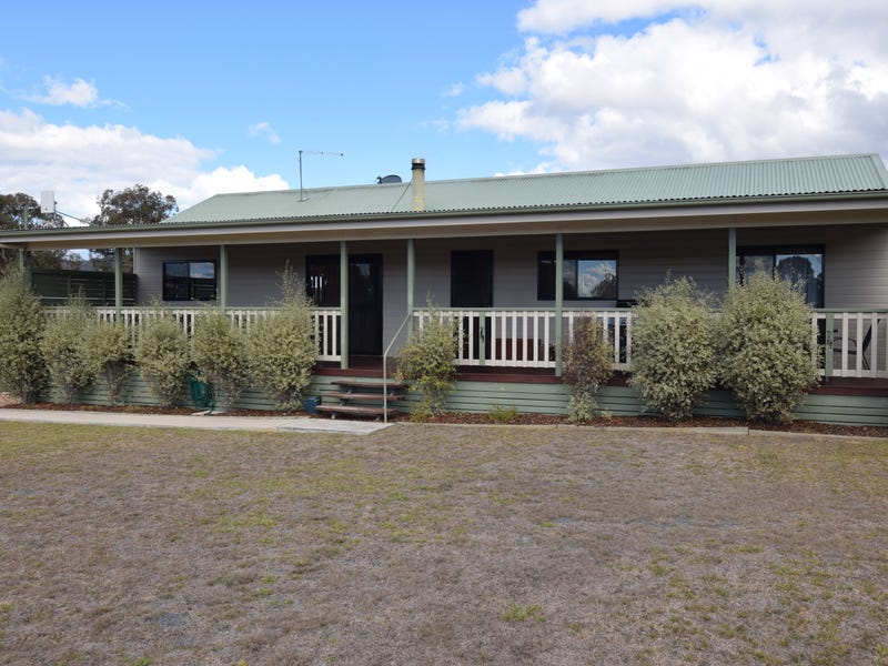 57 Douglas Street, Tenterfield, NSW 2372 Property Details