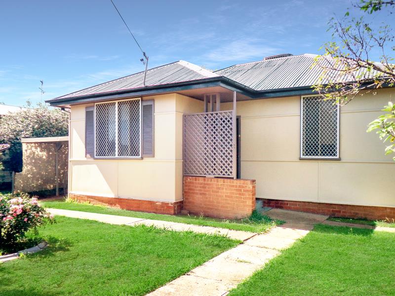 40 Stewart Avenue, West Tamworth, NSW 2340