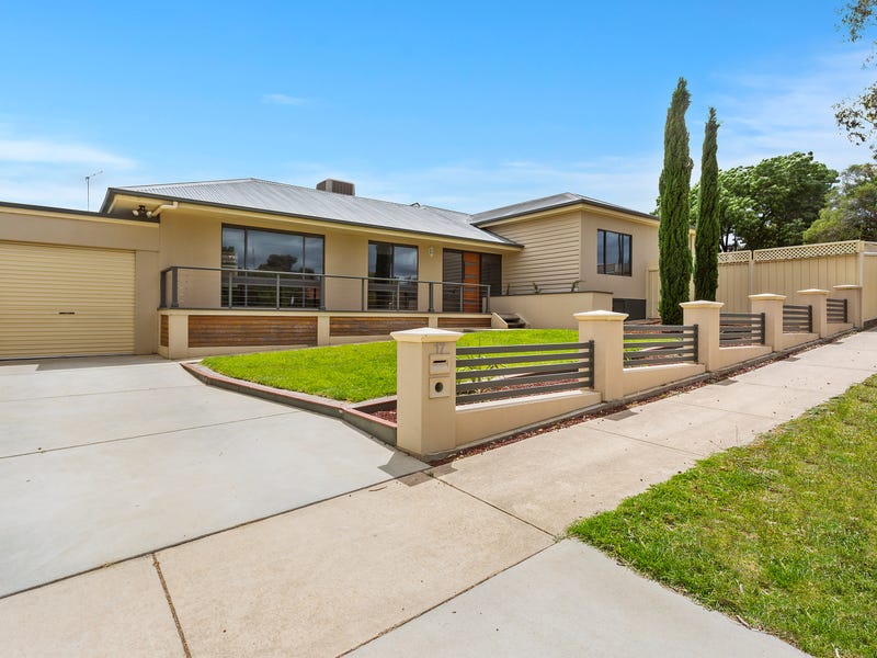 17 Lansell Street, Kangaroo Flat, VIC 3555