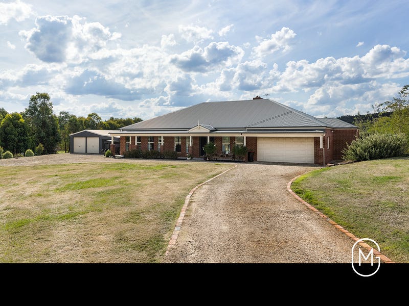 33 Sir Leo Curtis Drive, Wandong, Vic 3758 Property Details