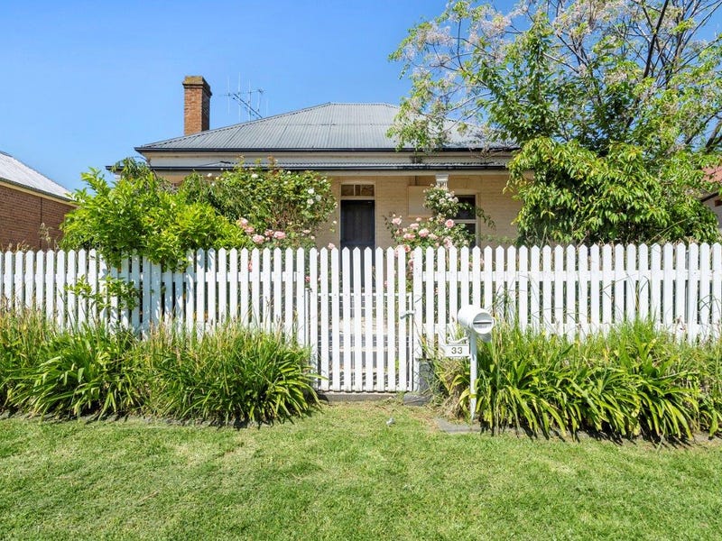 33 Dutton Street, Yass, NSW 2582 House for Sale
