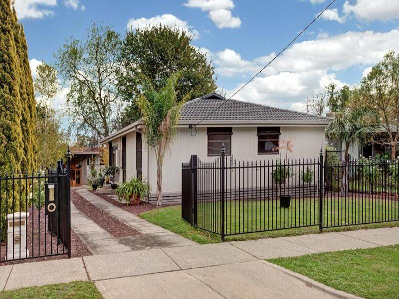 35 Martindale Cres, Seymour, VIC 3660