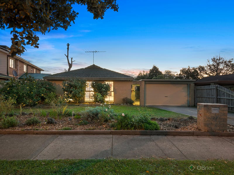 27 John Fawkner Drive, Endeavour Hills, VIC 3802