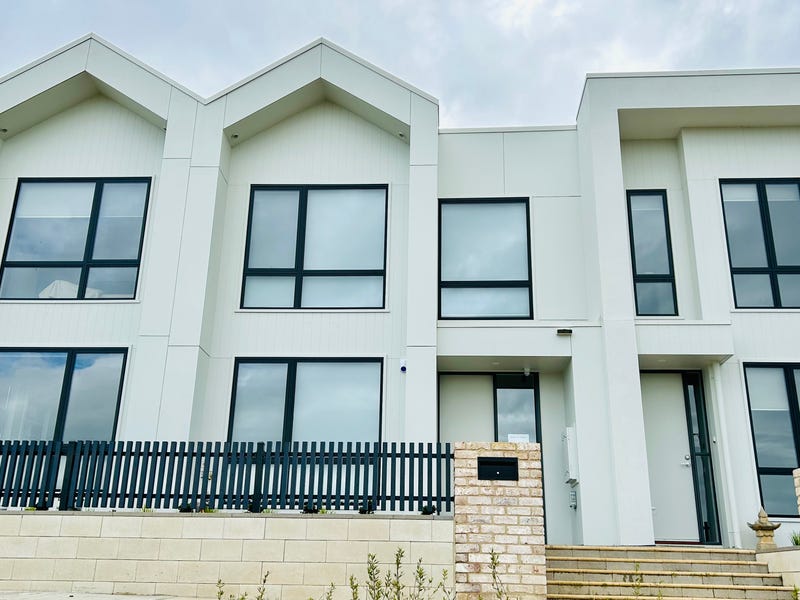 107 Appleton Boulevard, Nar Nar Goon North, Vic 3812 Townhouse for