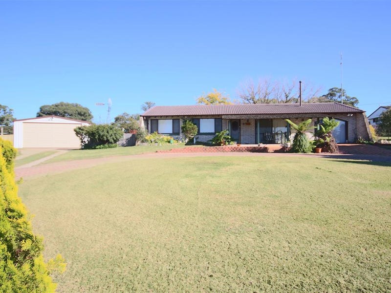 136 Pelham Street, Tenterfield, NSW 2372 Property Details