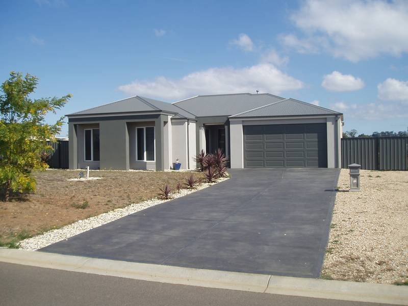 4 The Elms Boulevard, Kilmore, VIC 3764