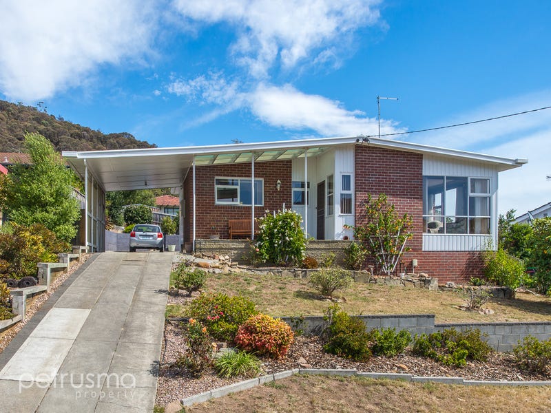 15 St Helens Street, Lindisfarne, Tas 7015 Property Details