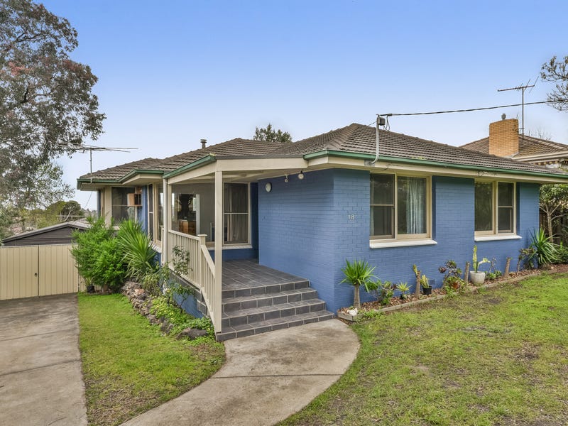 18 Scenic Road, Highton, VIC 3216