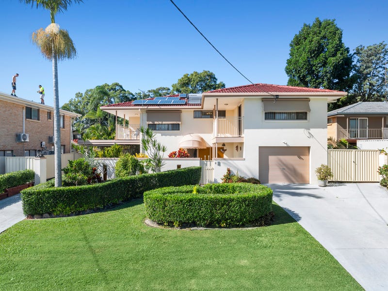 4 Seaview Parade, Elanora, Qld 4221 Property Details