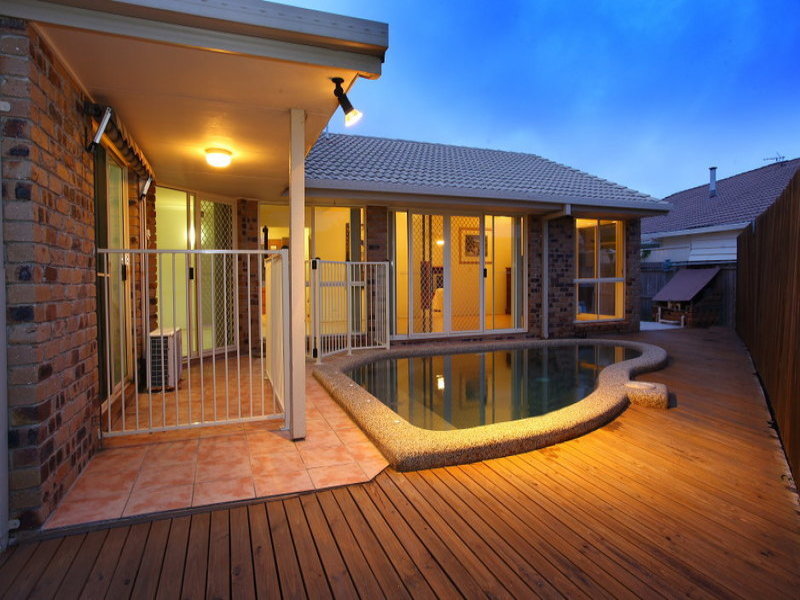 4 Prestwick Court, Robina, QLD 4226