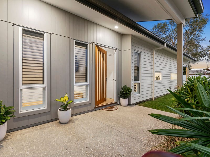 34 Blaxland Street, Golden Beach, QLD 4551