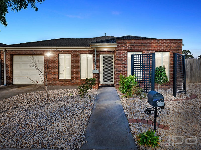 2/19 Christina Crescent, Kurunjang, Vic 3337 Property Details