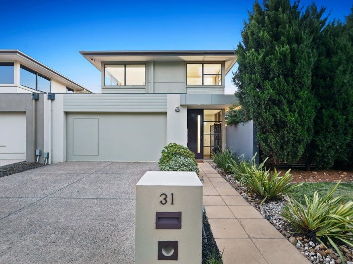 31 Barton Drive, Sandhurst, Vic 3977 Property Details