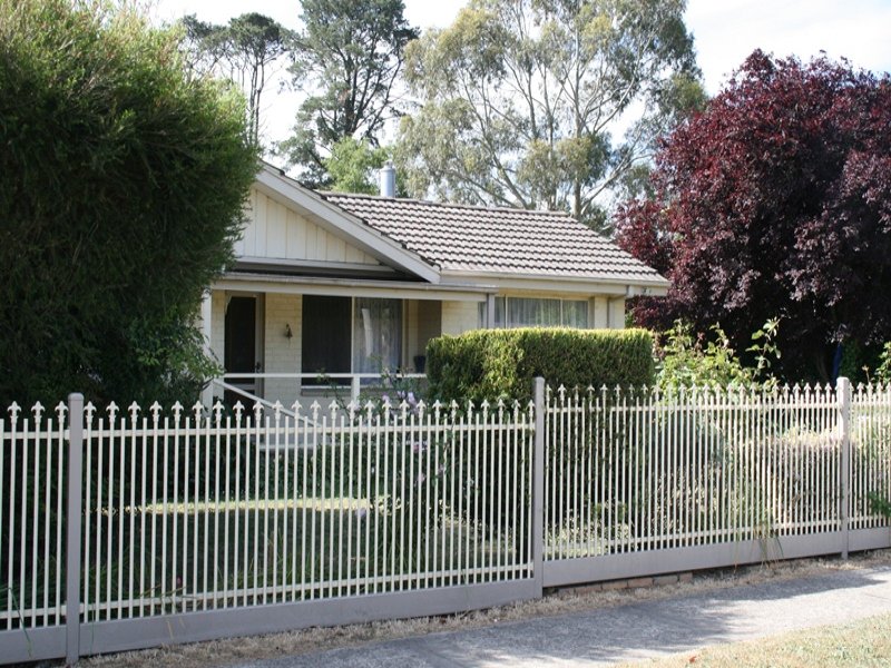 1 Ashbourne Road, Woodend, Vic 3442 Property Details