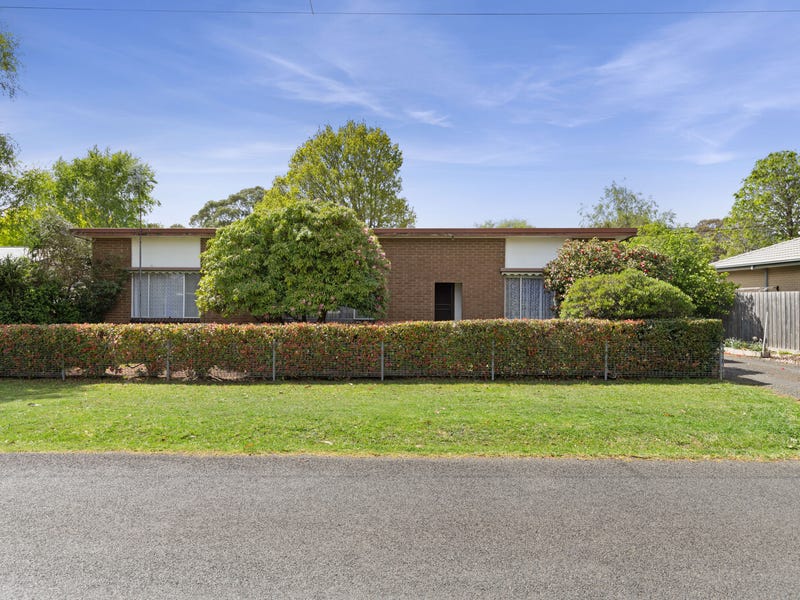 30 Morris Road, Woodend, Vic 3442 - Property Details