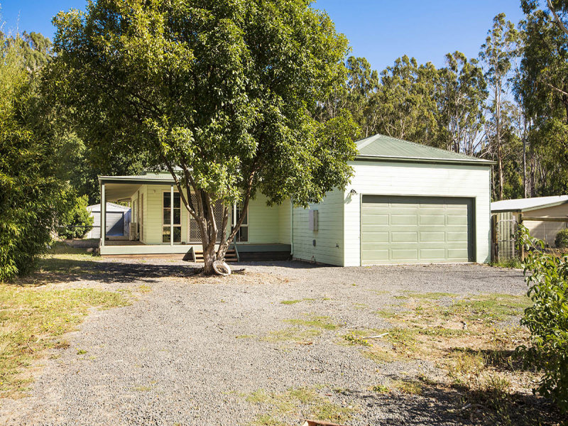 2597 WHITTLESEAYEA ROAD, Flowerdale, Vic 3717 Property Details