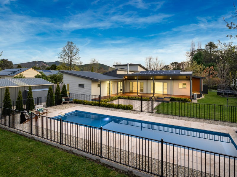 25 Station Street, Porepunkah, VIC 3740