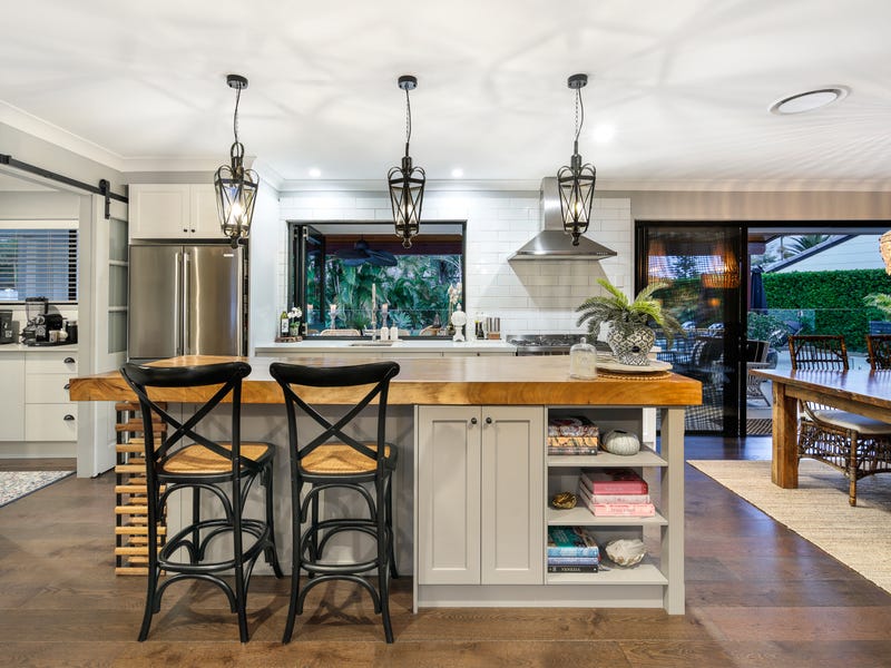 2 Mcilwraith Avenue Bundall Qld 4217 Realestate au