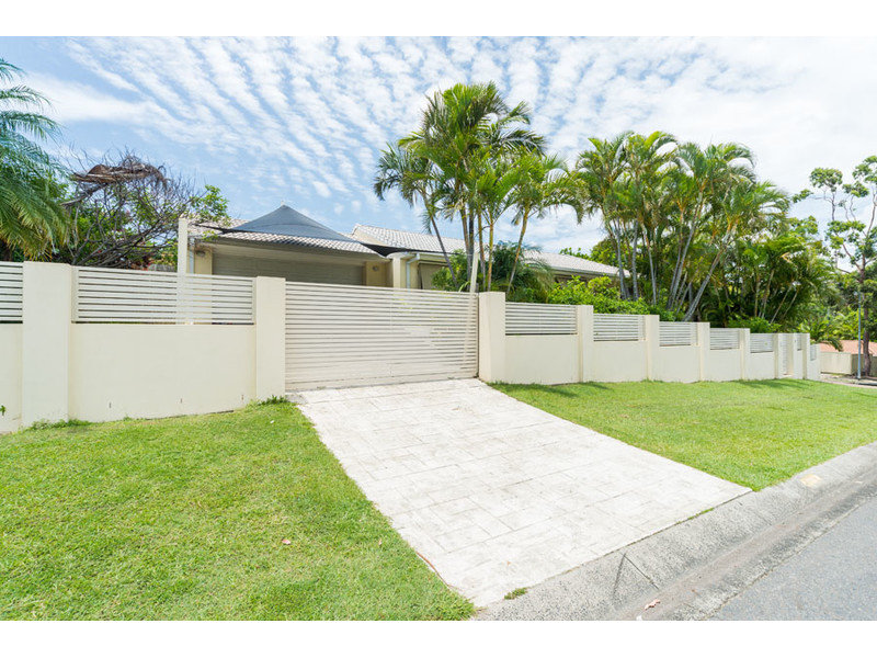 37 Clubhouse Drive, Arundel, QLD 4214