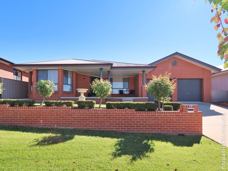 17 Bedervale Street, Bourkelands, NSW 2650