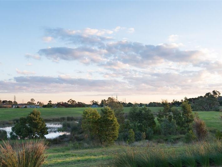 15 Robinson Road, Narre Warren North, VIC 3804